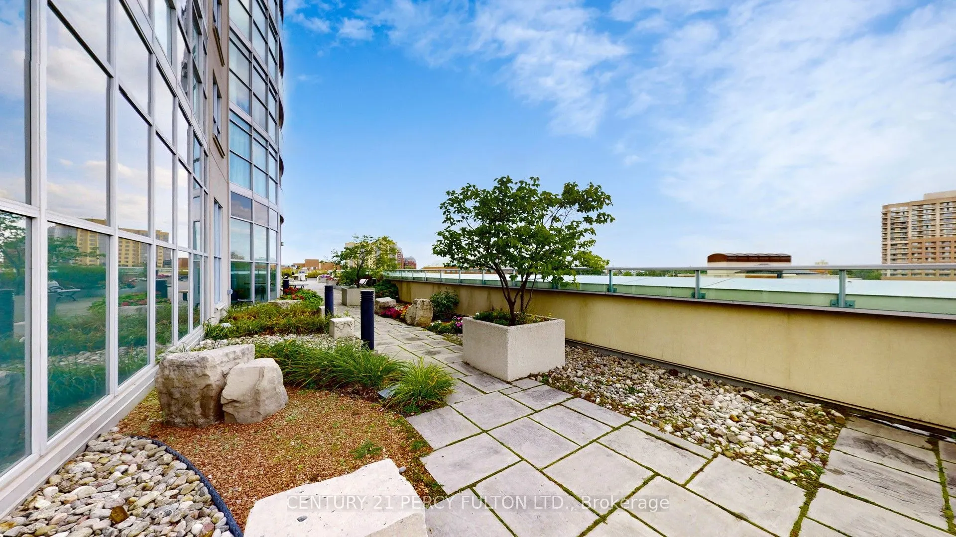 9 George Street N #1612