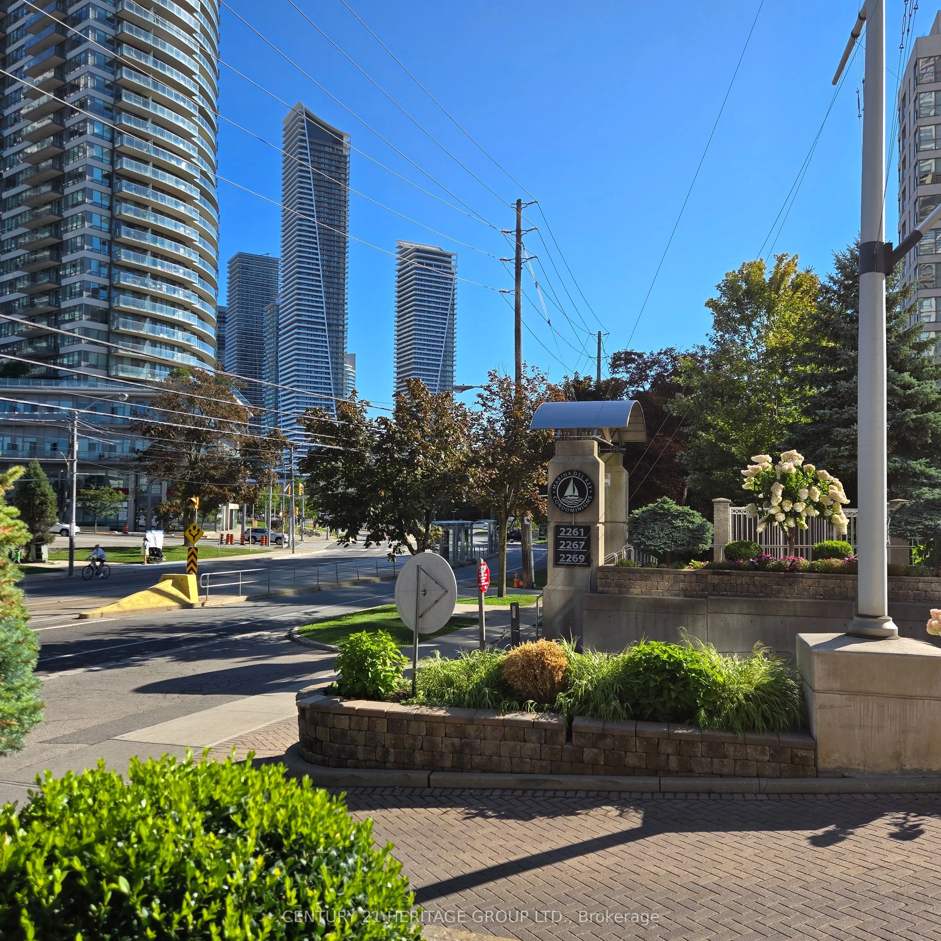 2267 Lakeshore Boulevard W #610