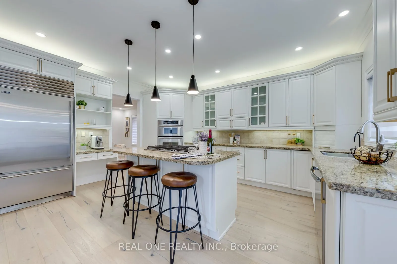 2456 Bon Echo Drive