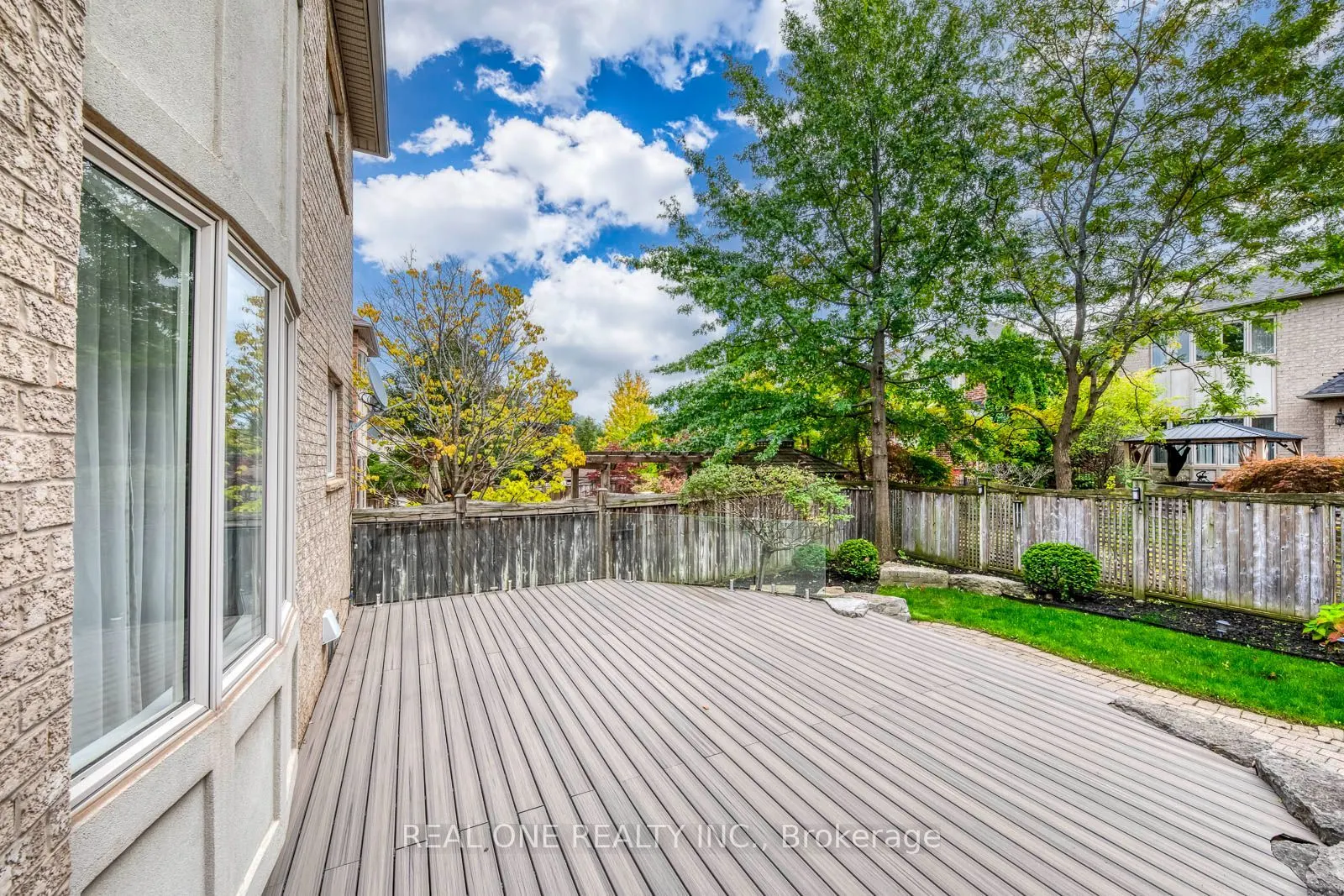 2456 Bon Echo Drive