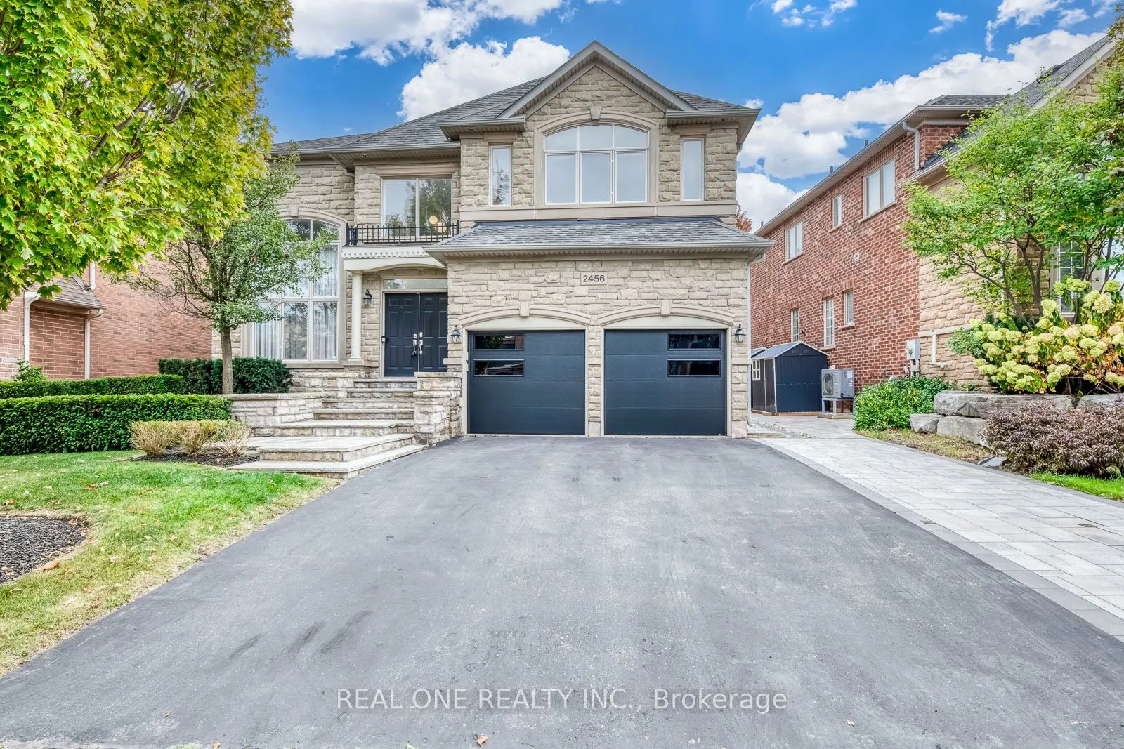 2456 Bon Echo Drive