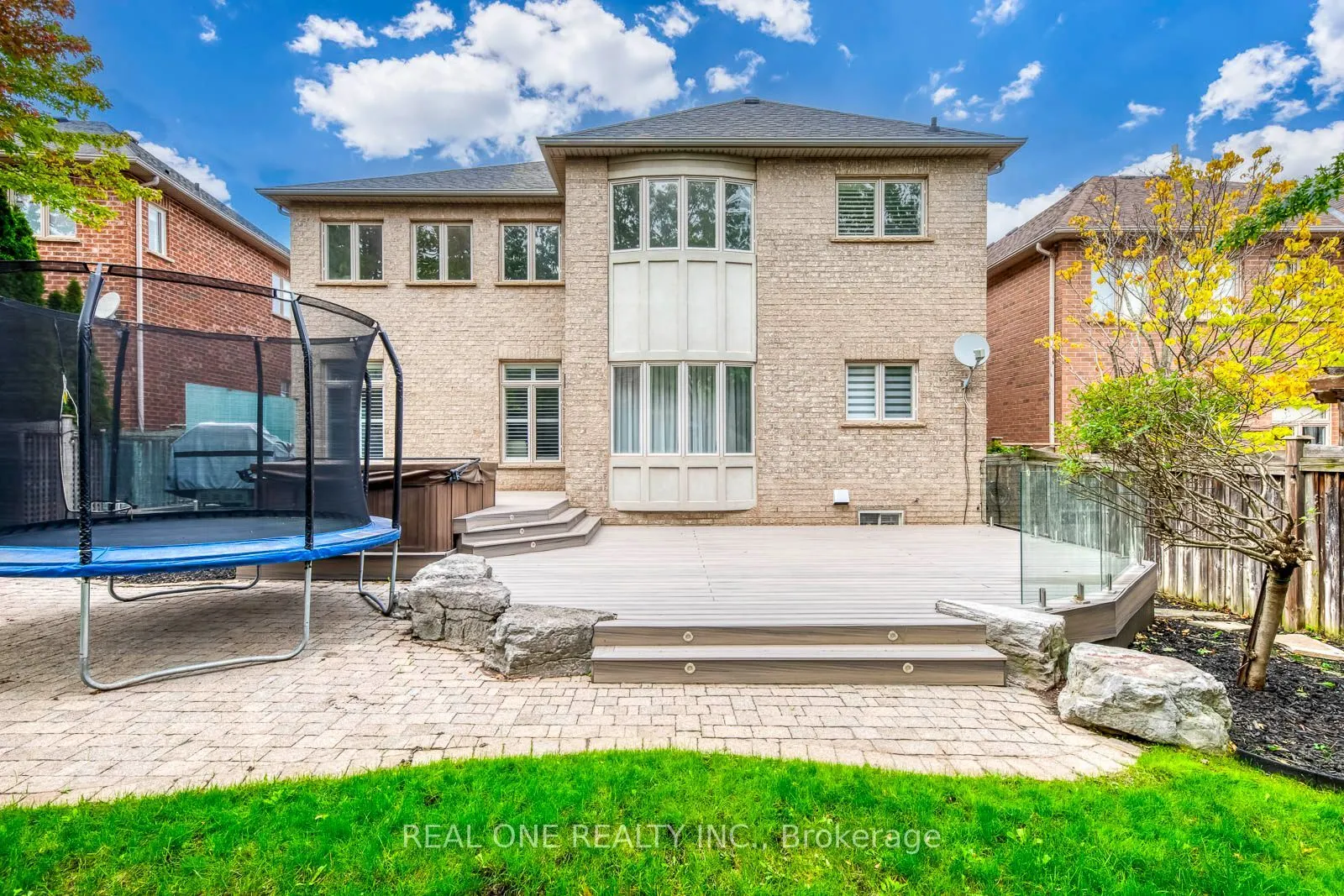 2456 Bon Echo Drive