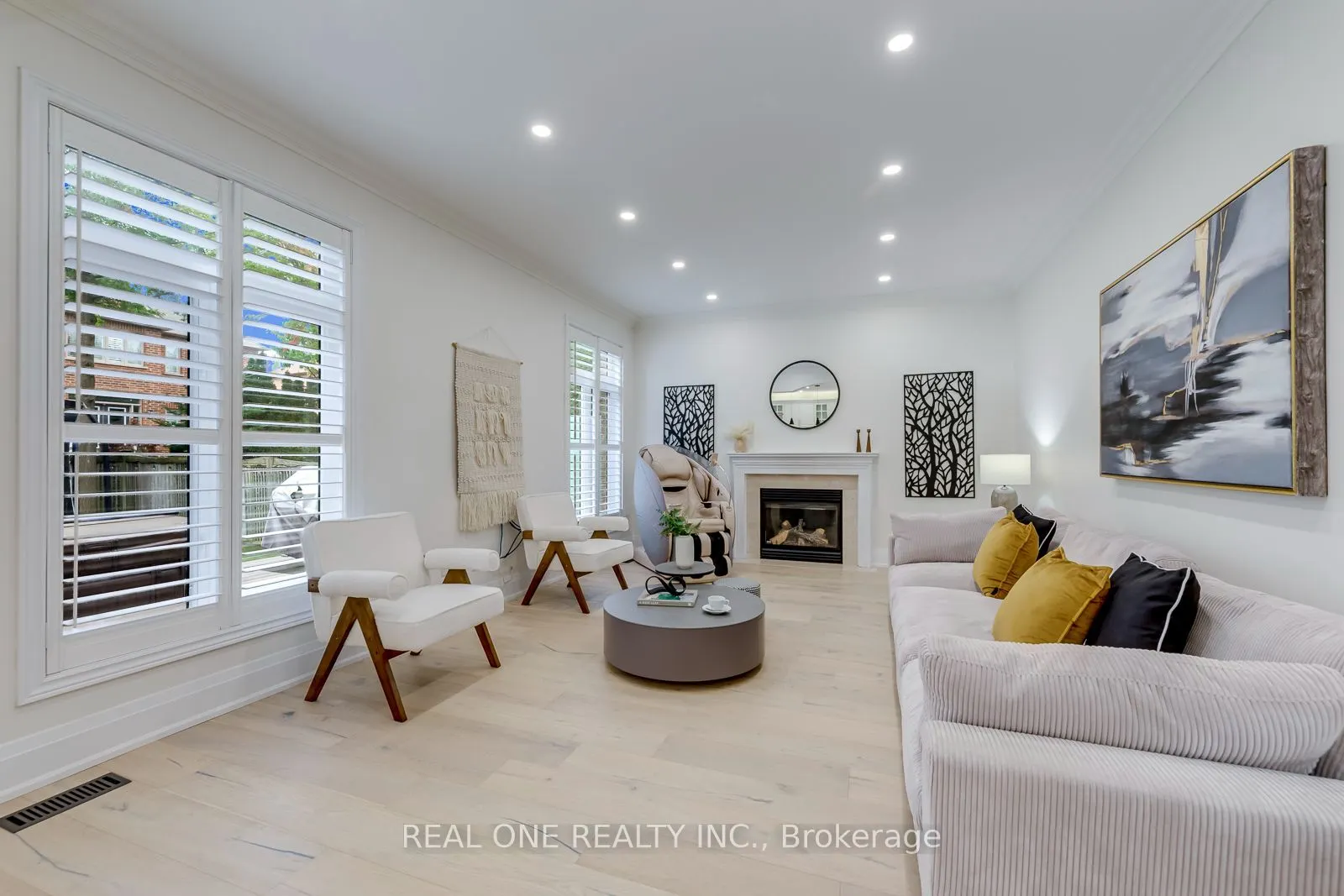 2456 Bon Echo Drive