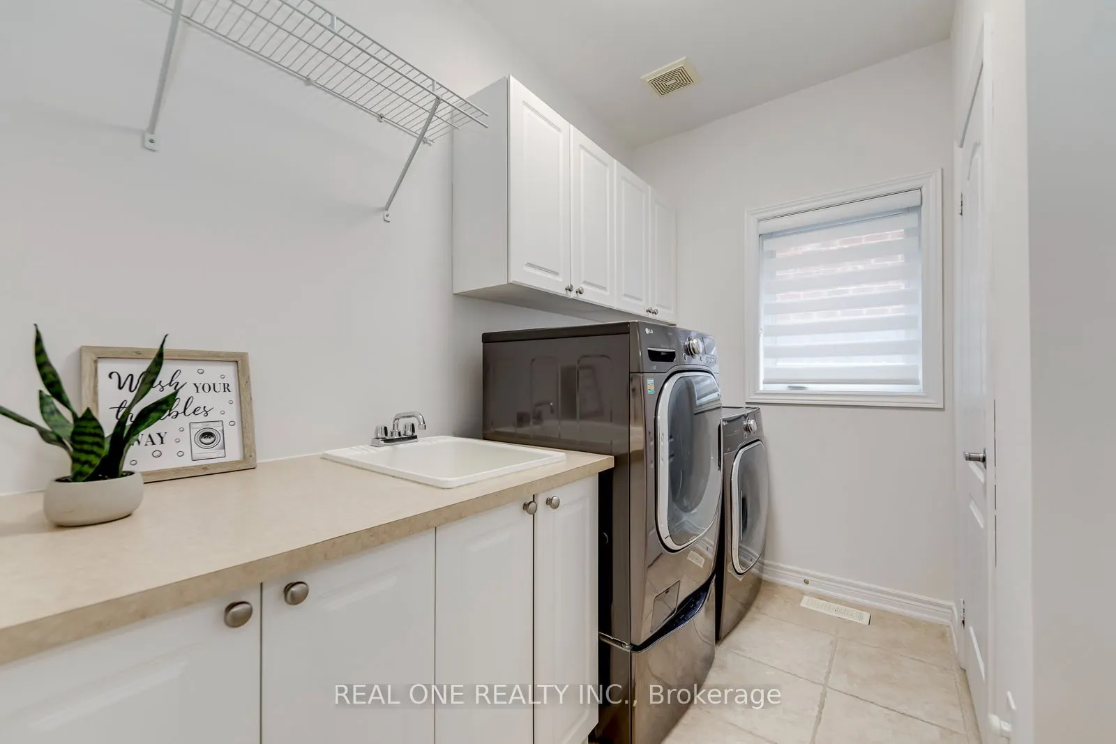 2456 Bon Echo Drive