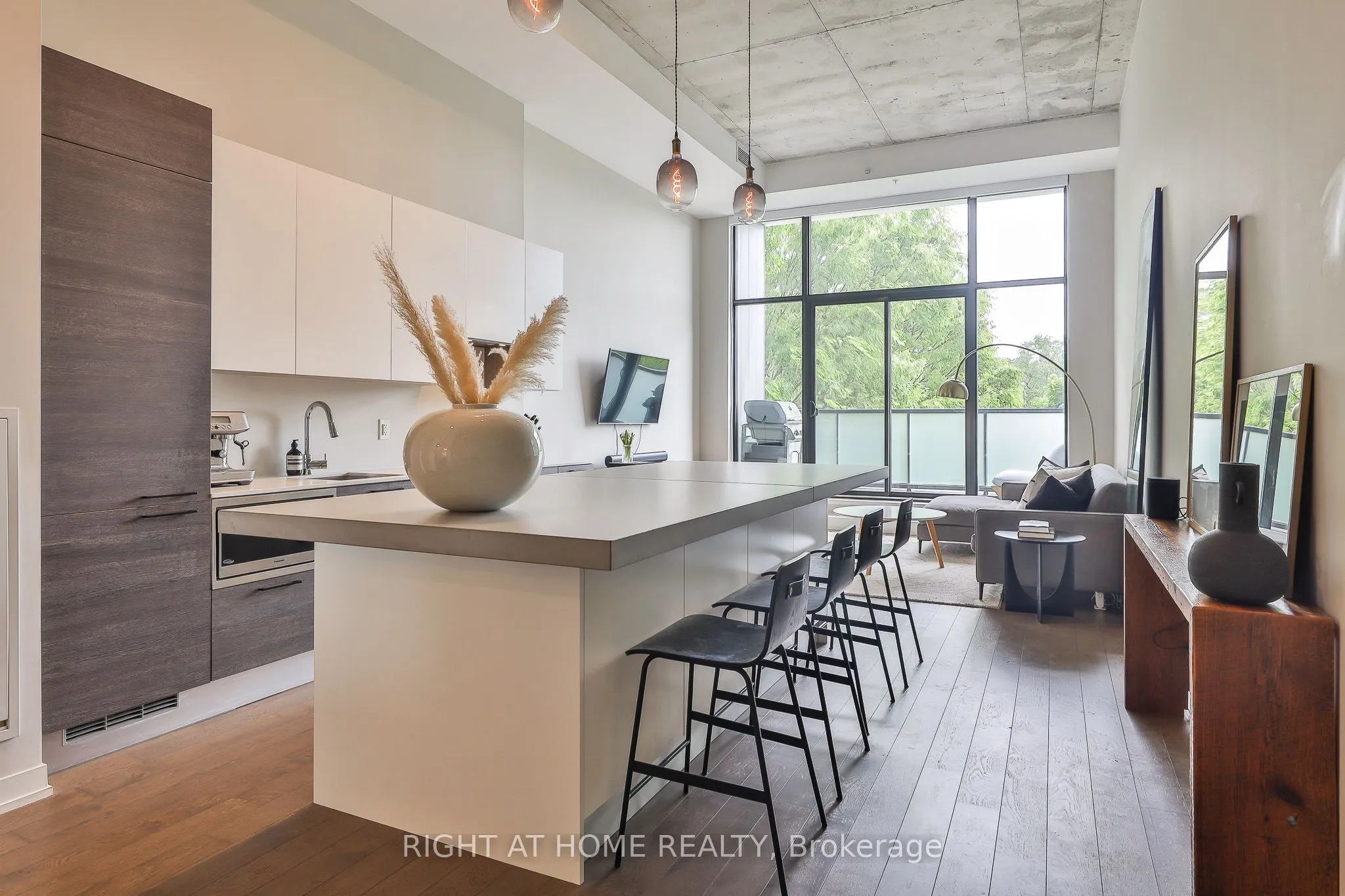 530 Indian Grove #303