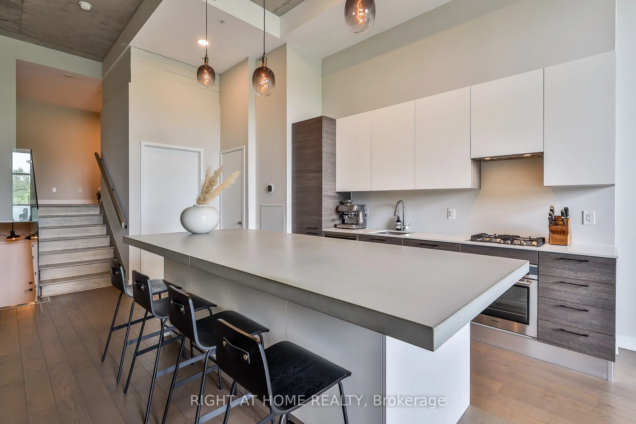 530 Indian Grove #303