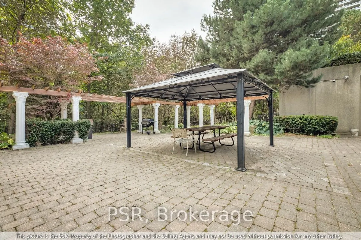 3695 Kaneff Crescent #612