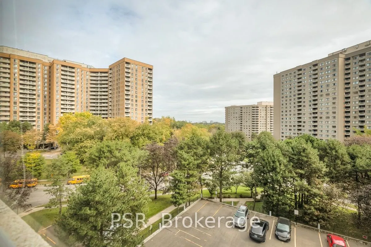 3695 Kaneff Crescent #612