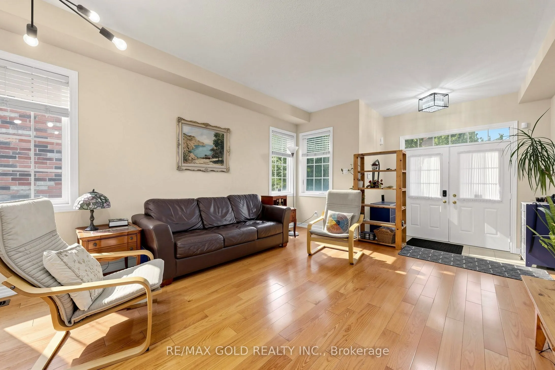 284 Holmes Crescent