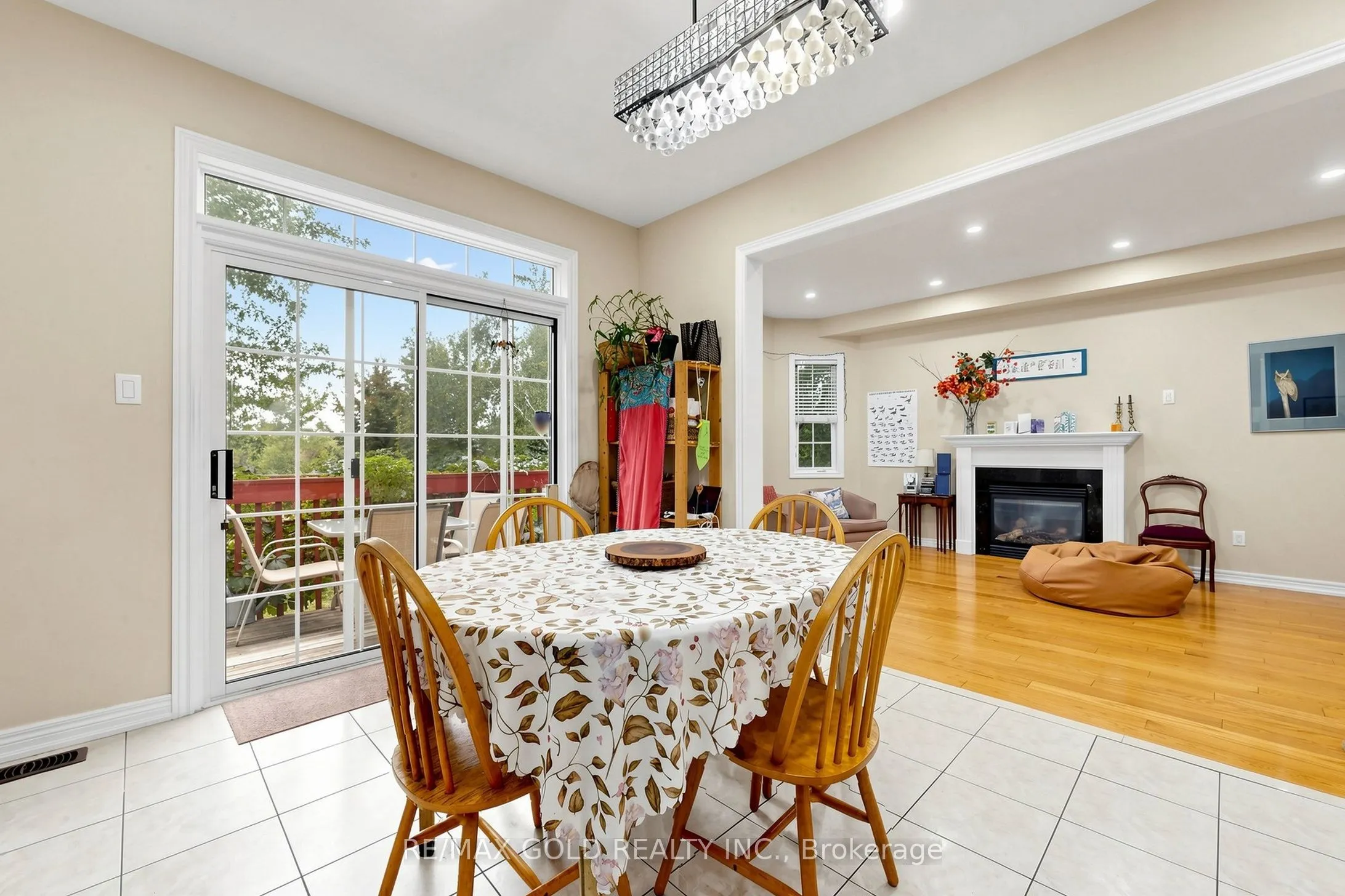 284 Holmes Crescent