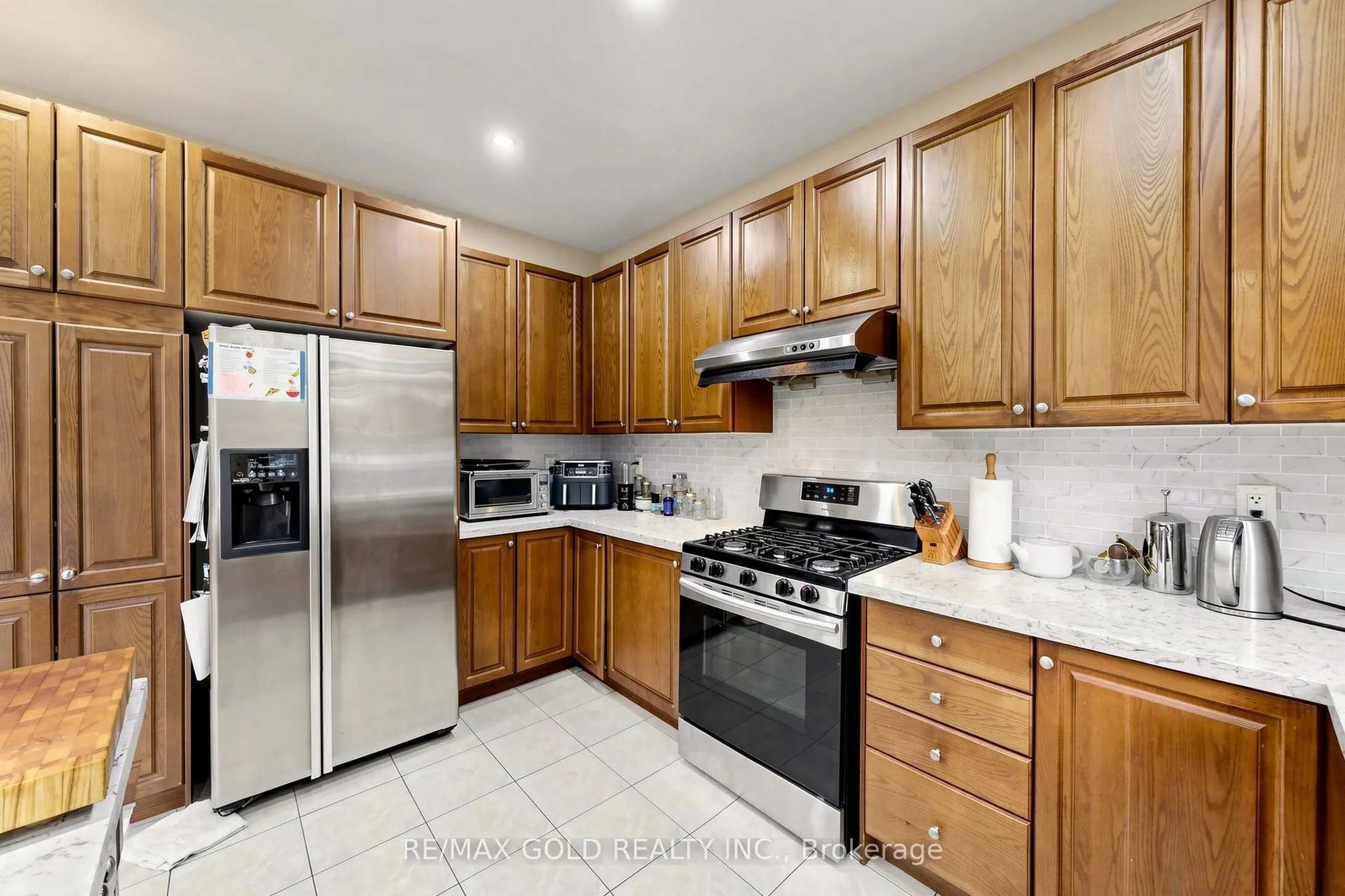 284 Holmes Crescent
