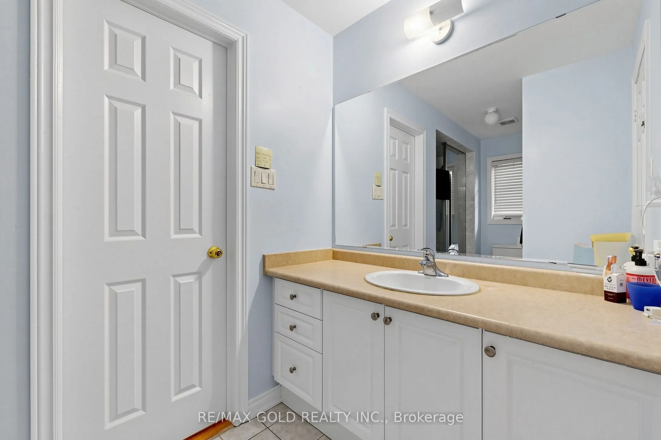 284 Holmes Crescent