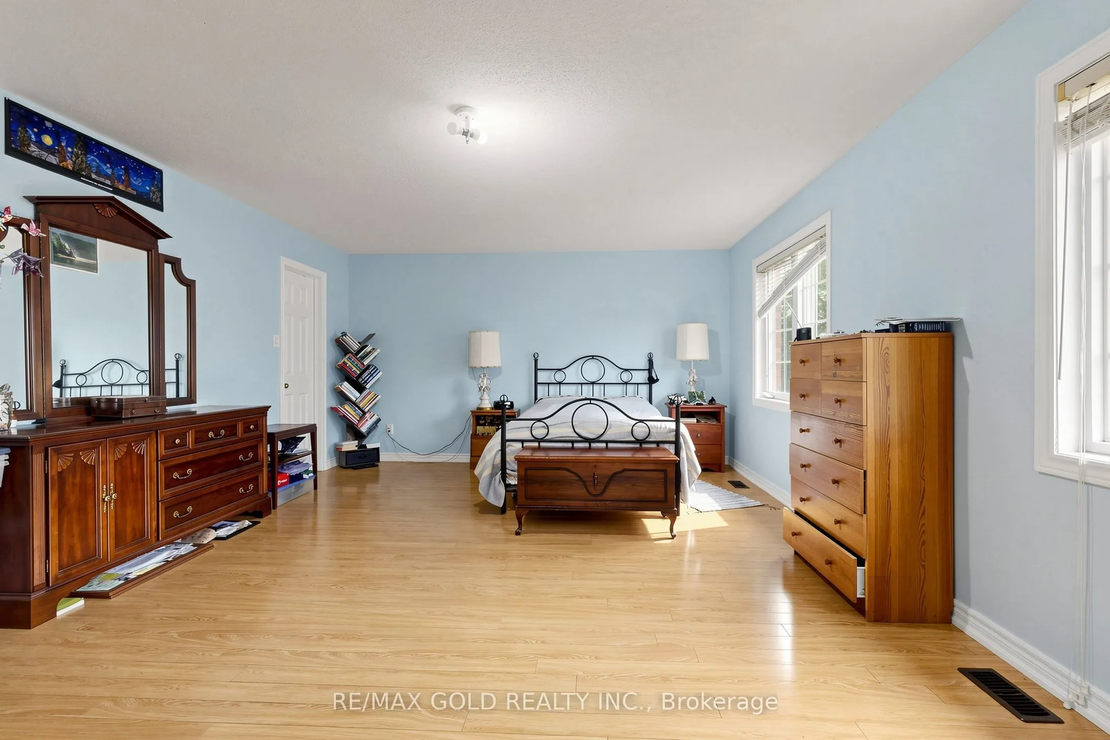 284 Holmes Crescent