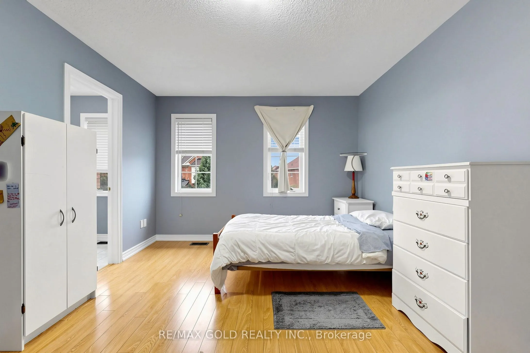 284 Holmes Crescent