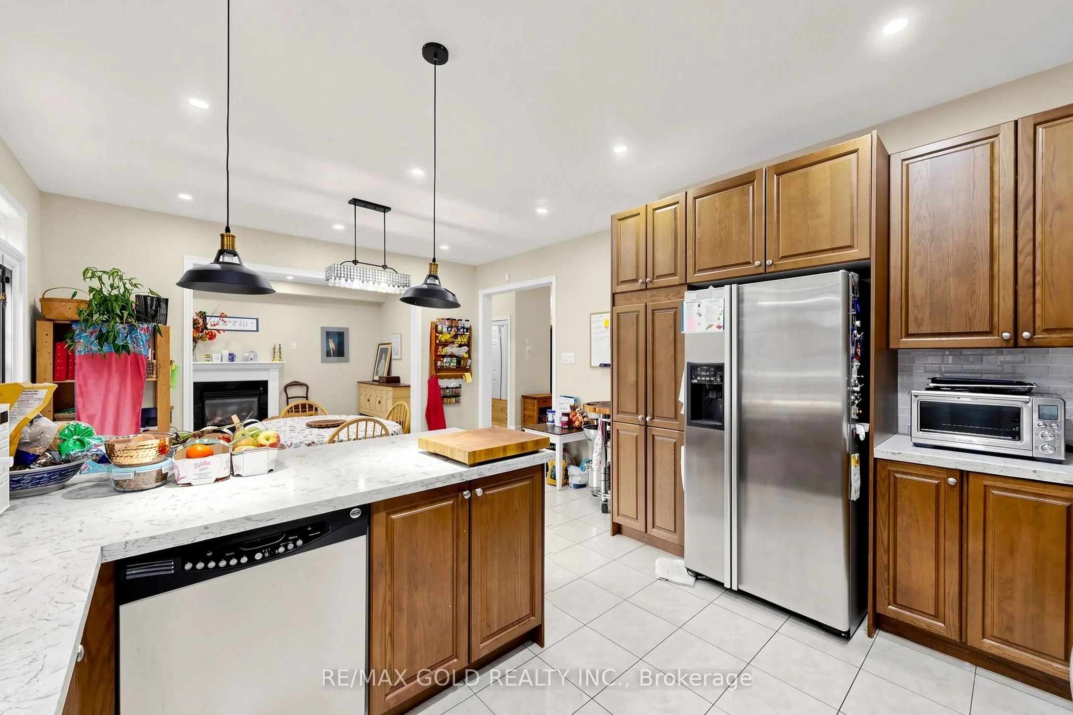 284 Holmes Crescent