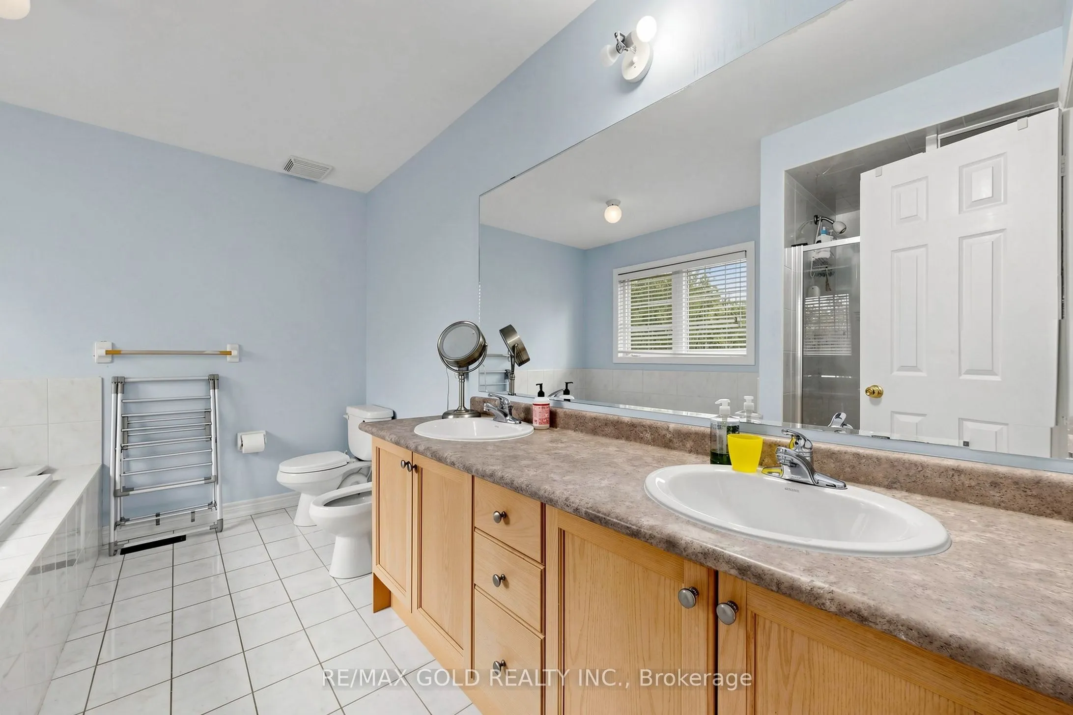 284 Holmes Crescent