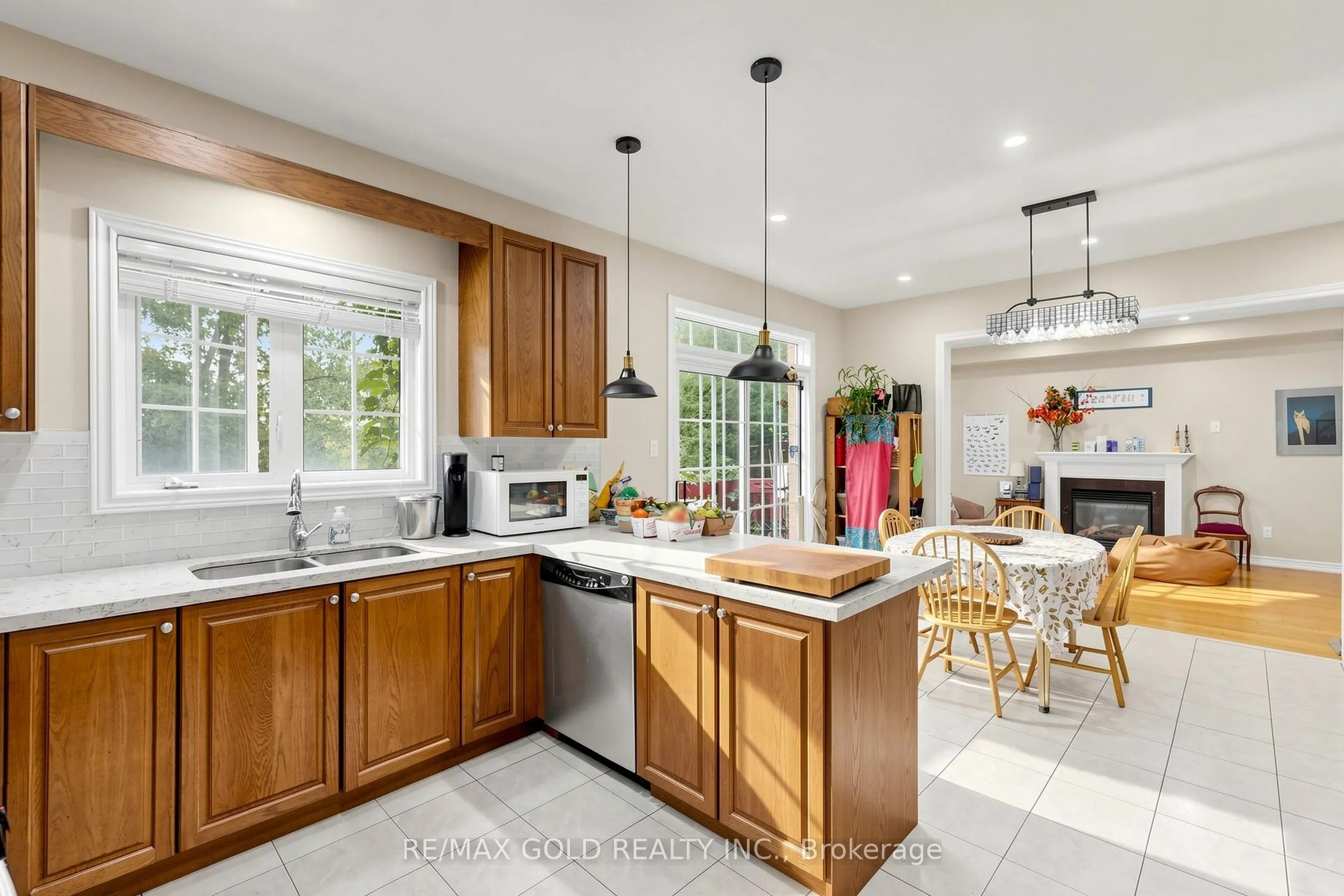 284 Holmes Crescent