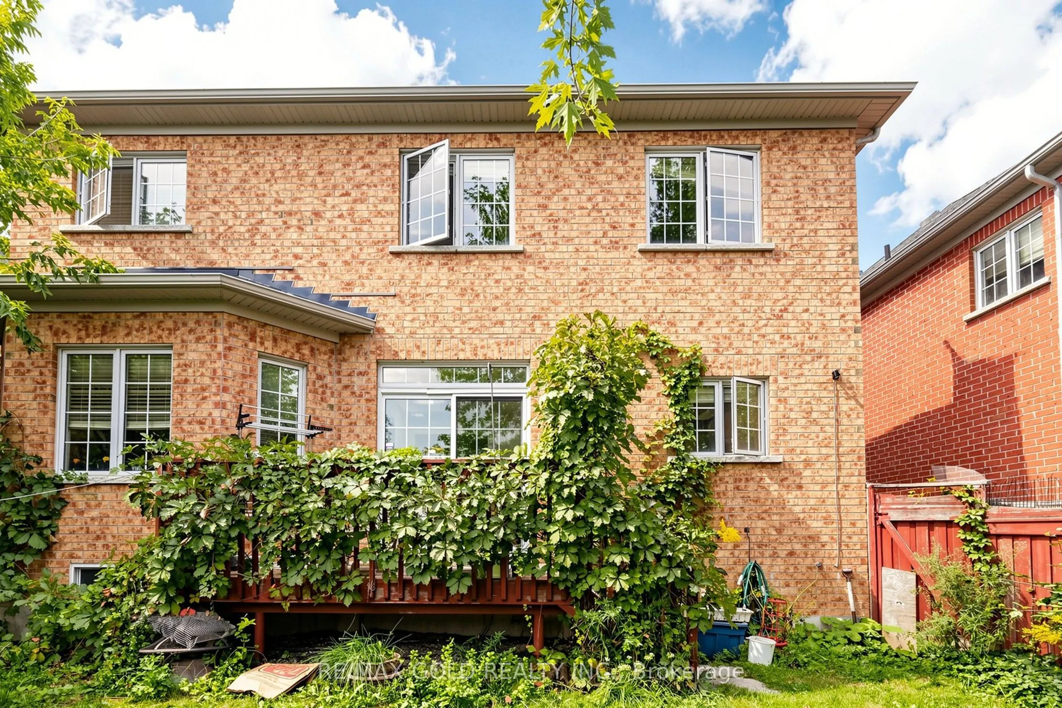 284 Holmes Crescent