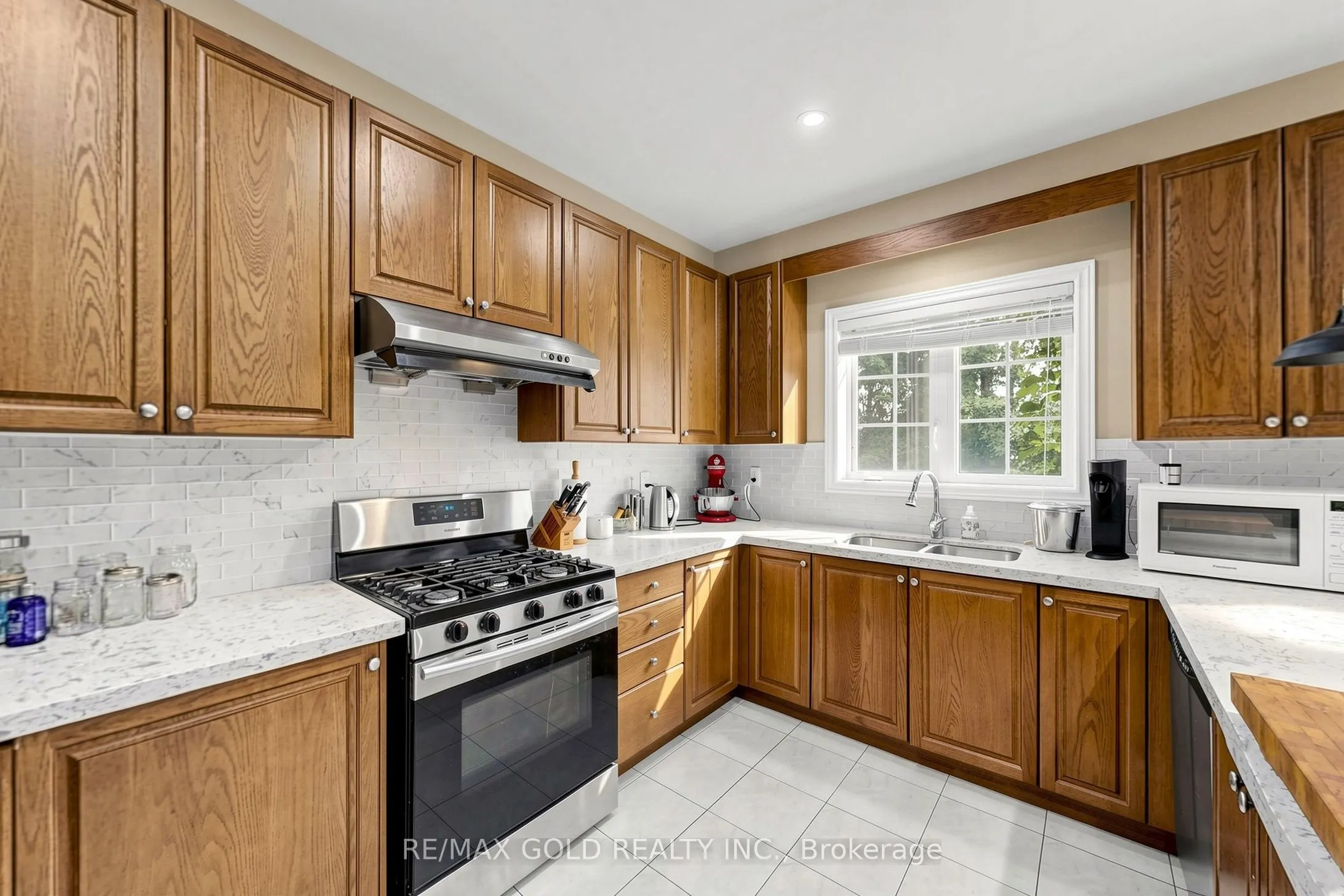 284 Holmes Crescent