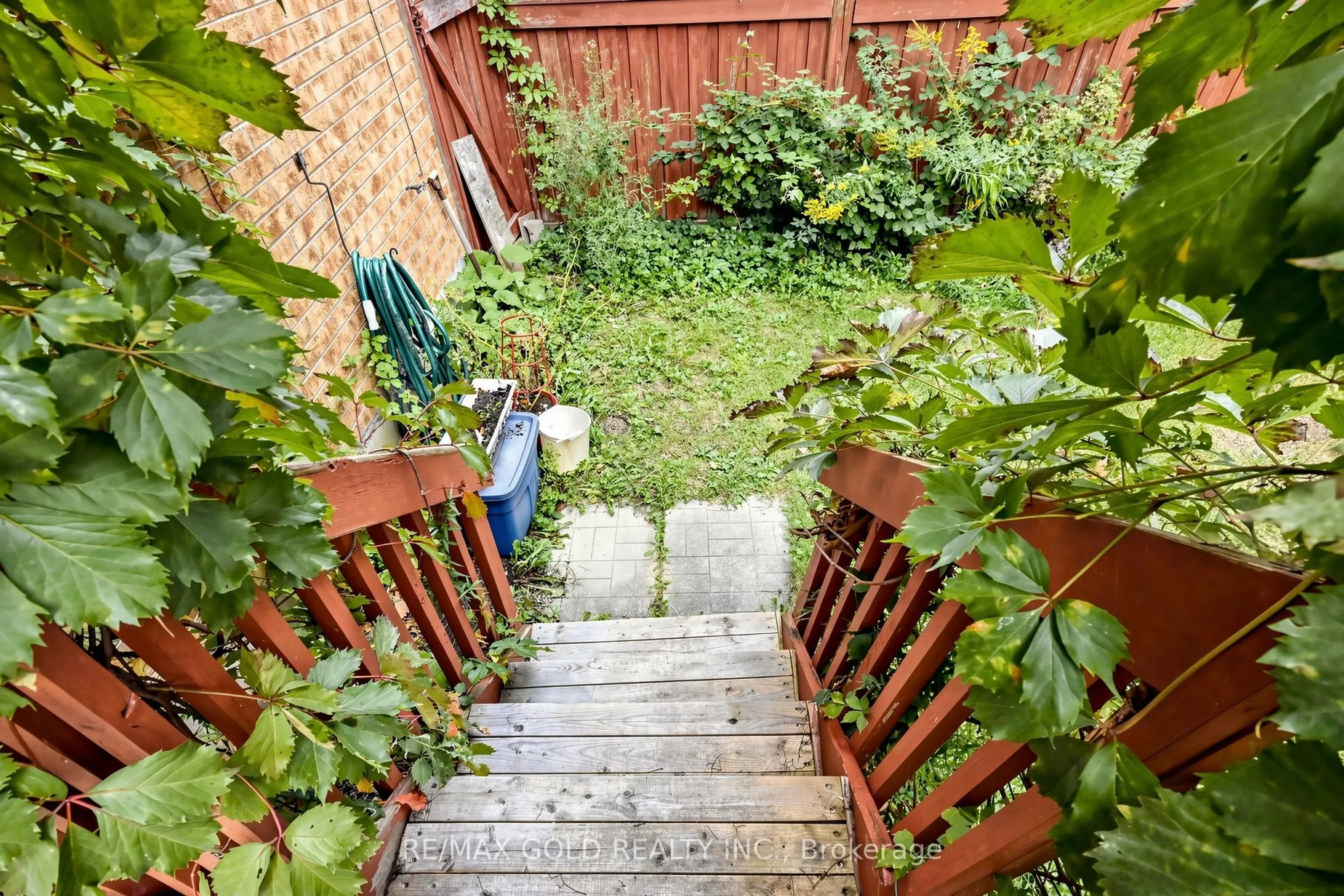 284 Holmes Crescent