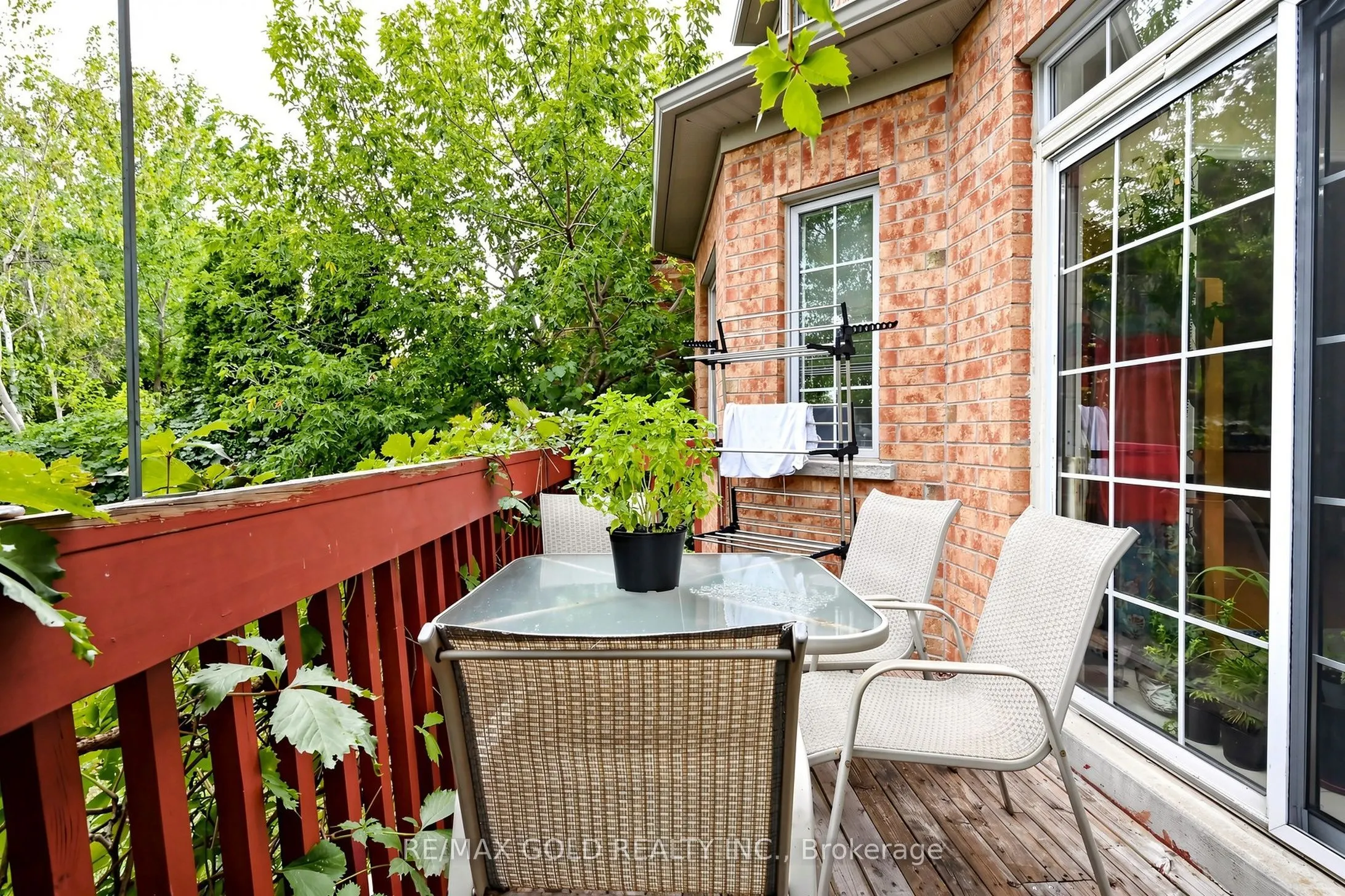 284 Holmes Crescent