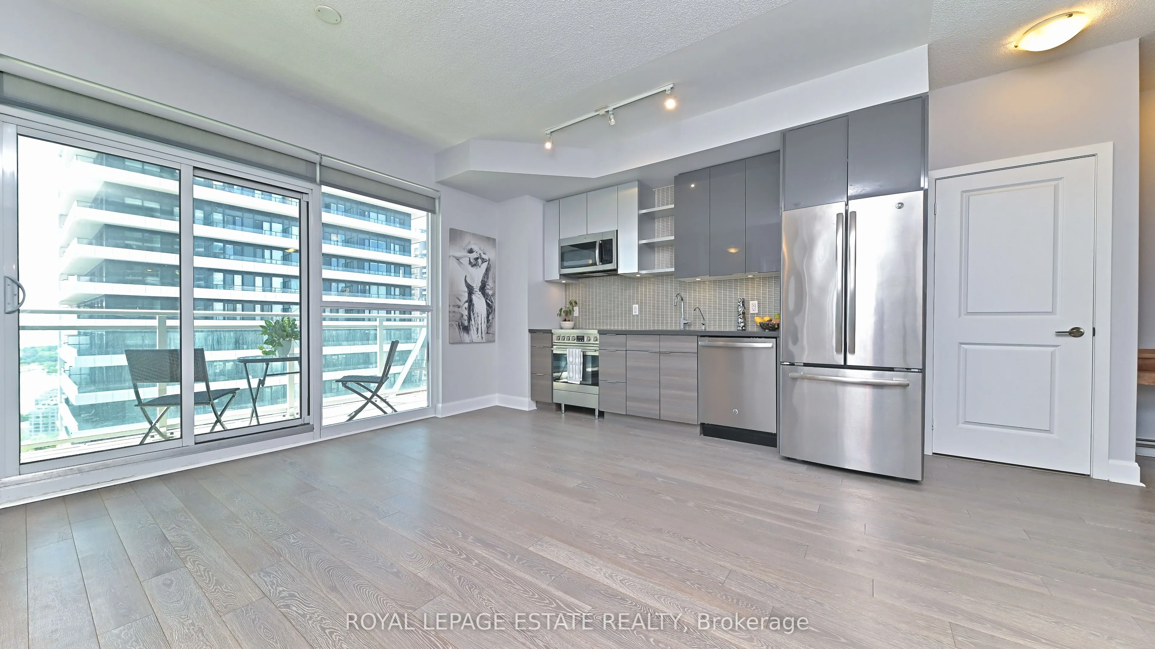 33 Shore Breeze Drive #2901