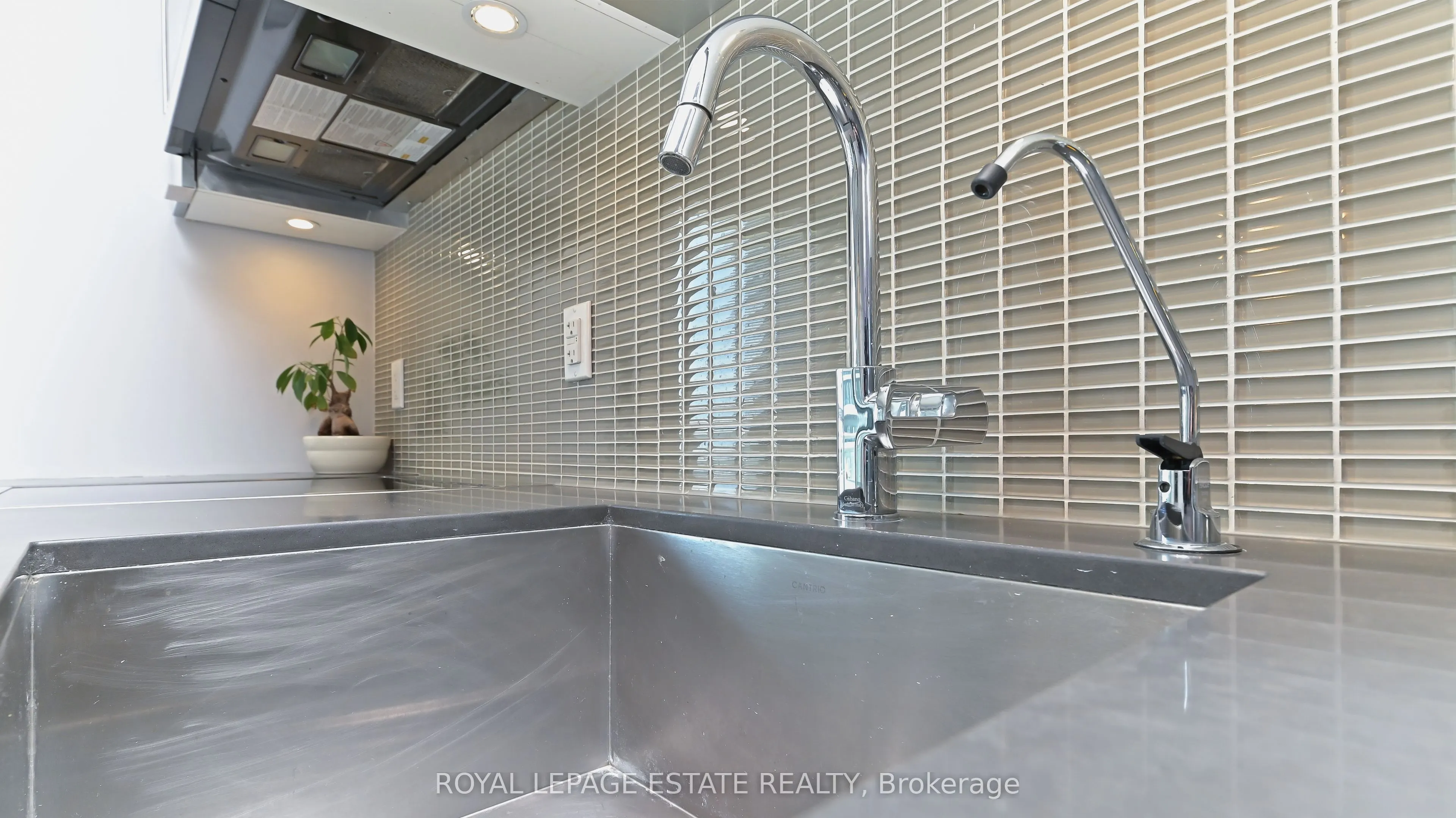 33 Shore Breeze Drive #2901