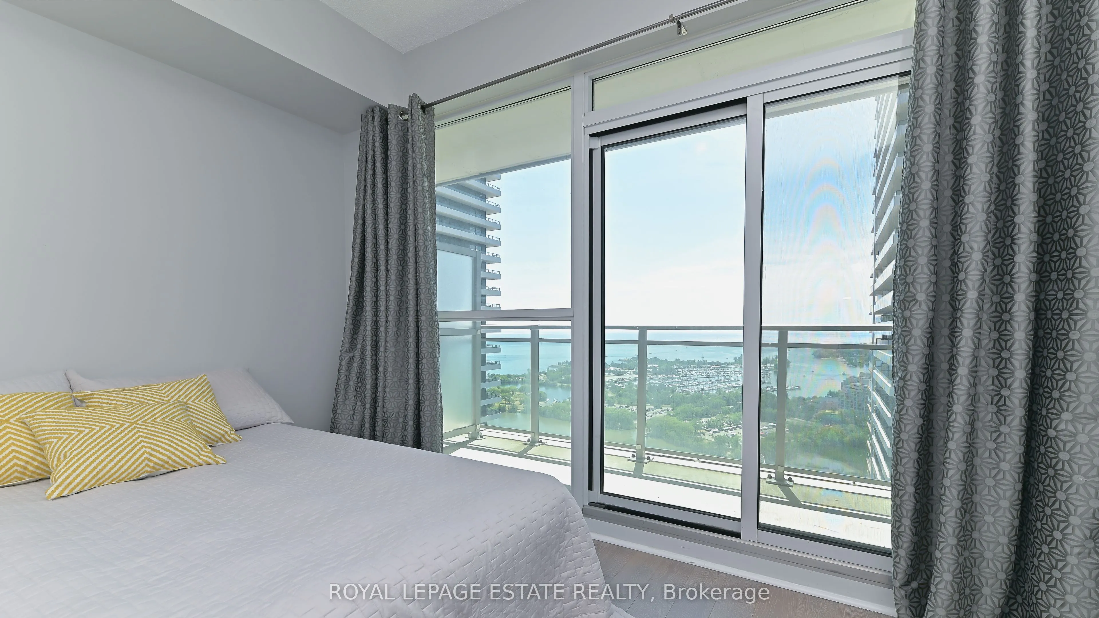 33 Shore Breeze Drive #2901