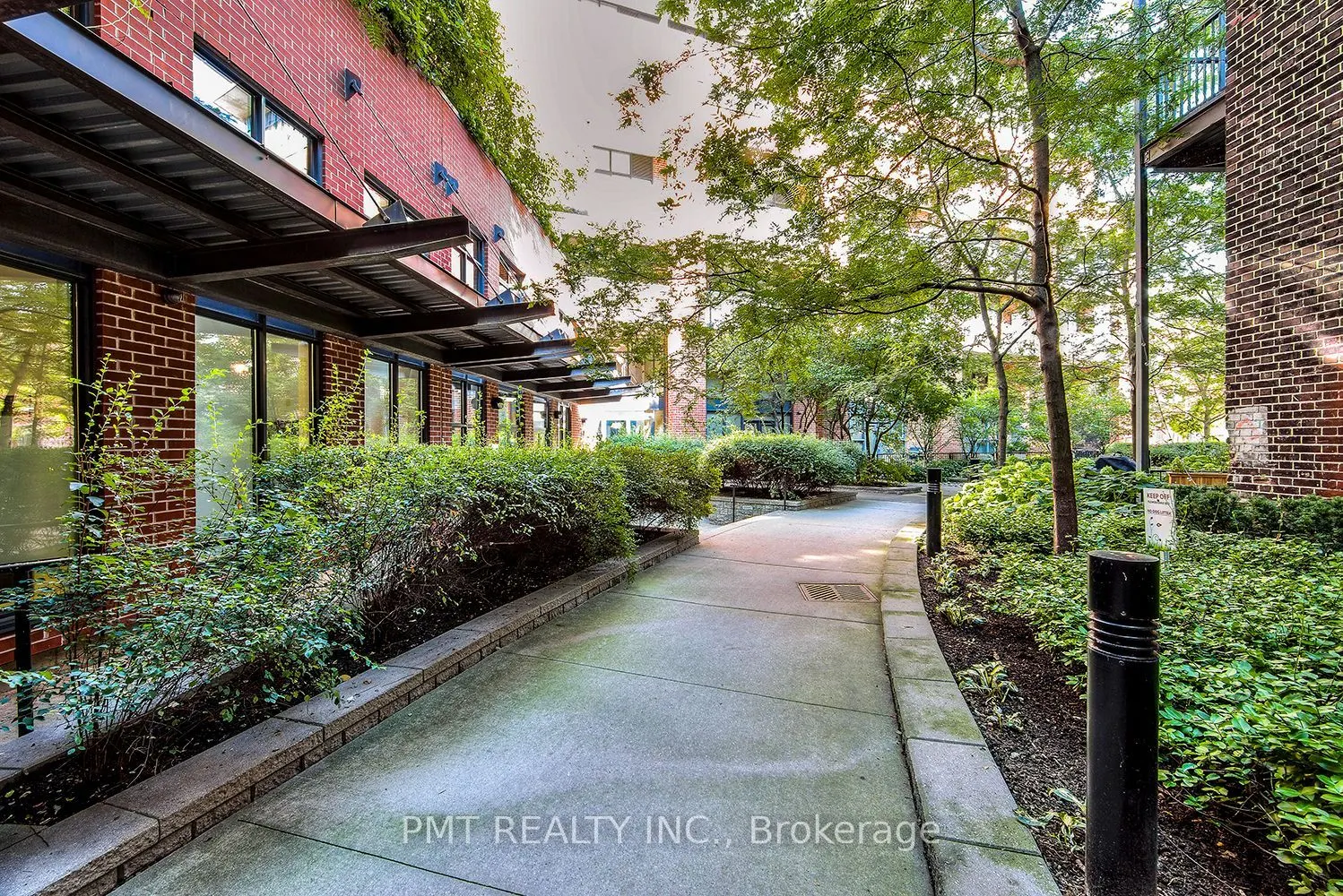 369 Sorauren Avenue #311