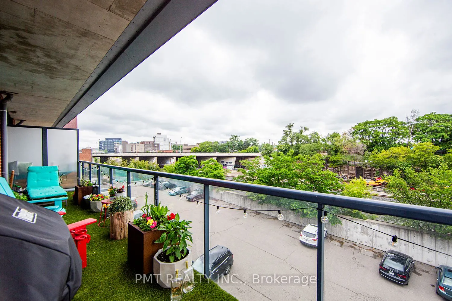 369 Sorauren Avenue #311