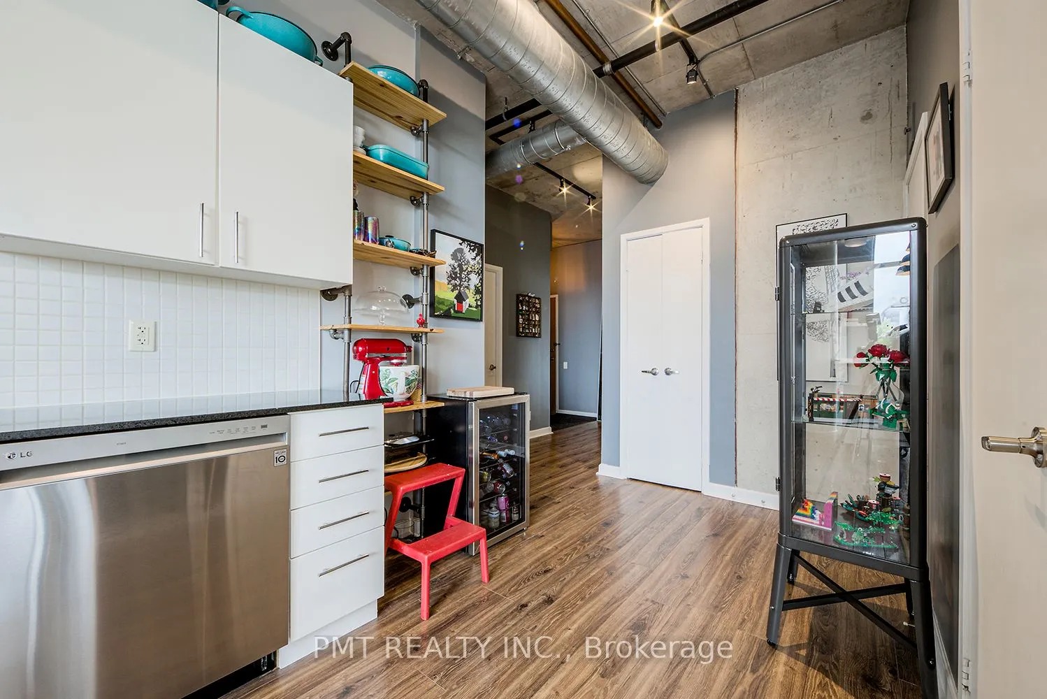 369 Sorauren Avenue #311
