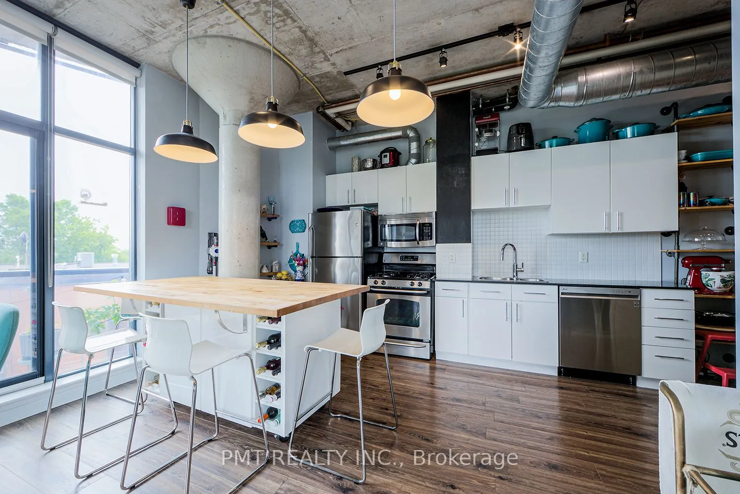 369 Sorauren Avenue #311