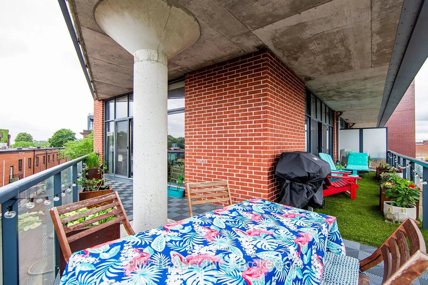 369 Sorauren Avenue #311