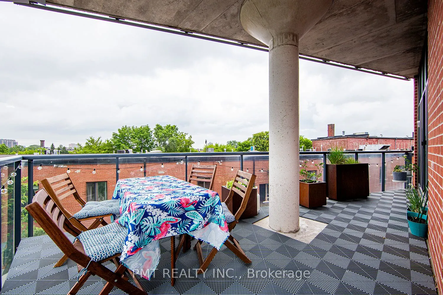 369 Sorauren Avenue #311