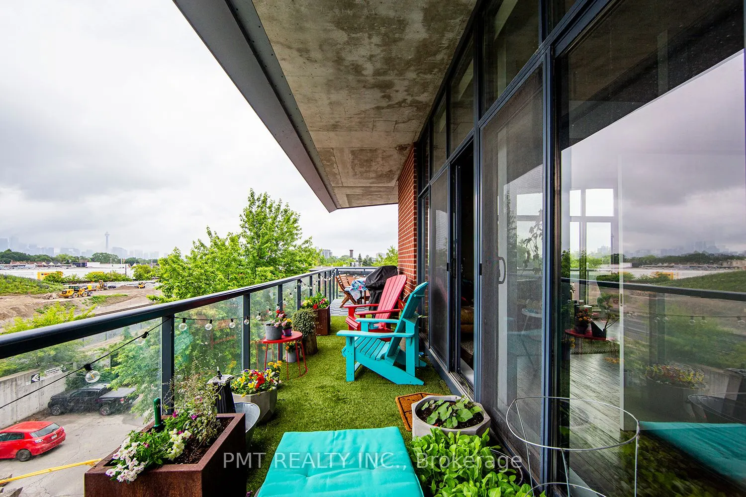 369 Sorauren Avenue #311