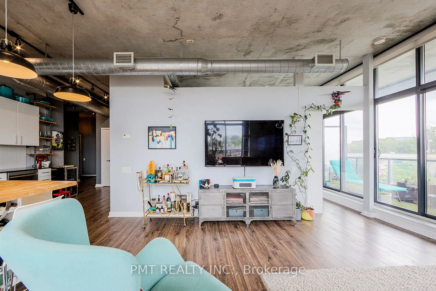 369 Sorauren Avenue #311
