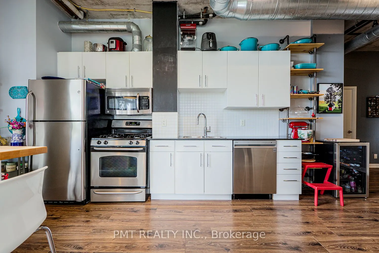 369 Sorauren Avenue #311