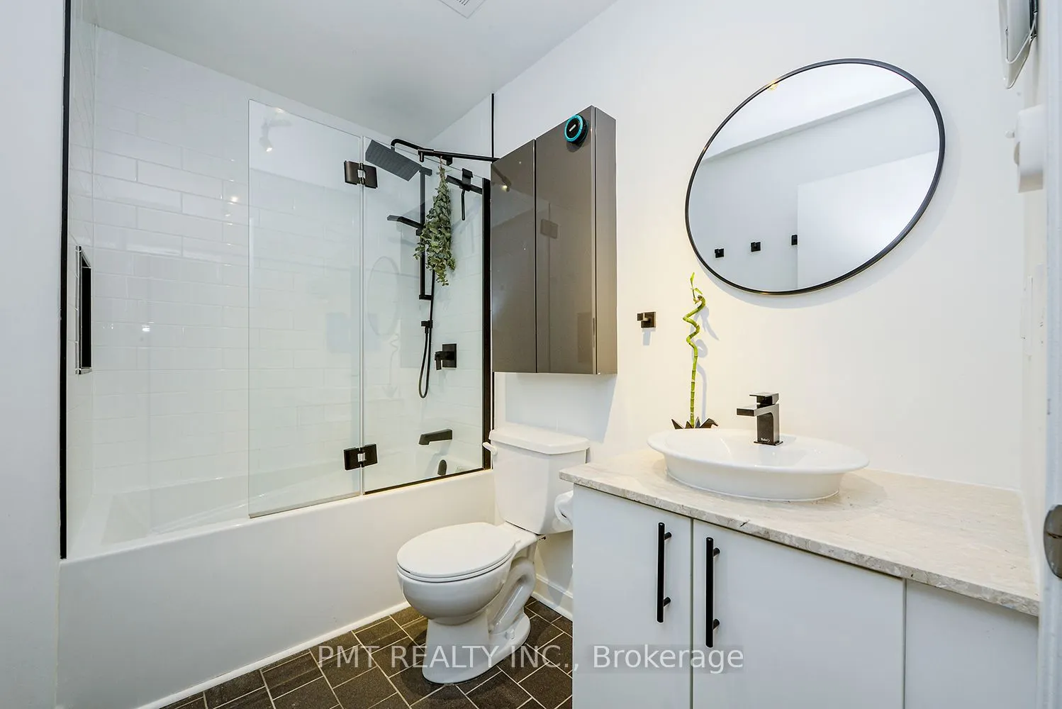 369 Sorauren Avenue #311