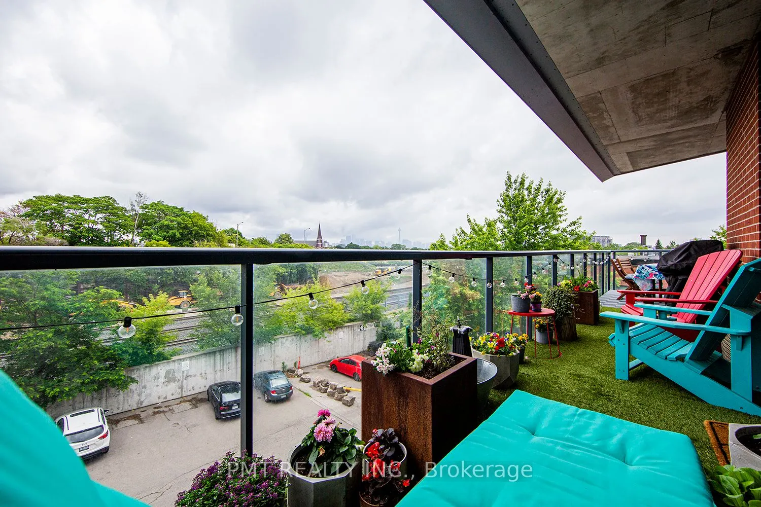 369 Sorauren Avenue #311