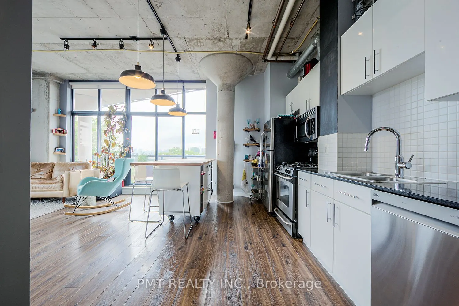 369 Sorauren Avenue #311