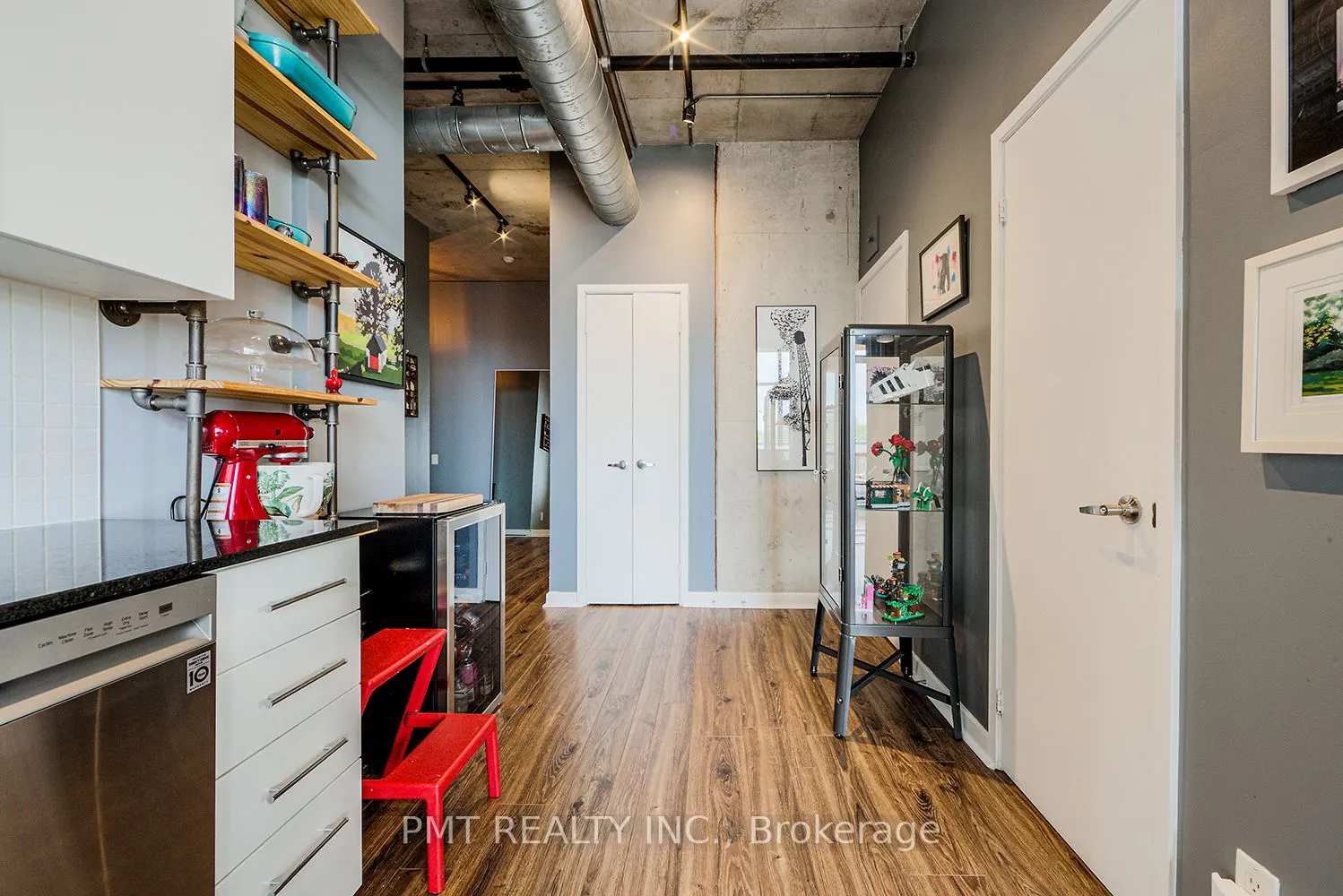 369 Sorauren Avenue #311
