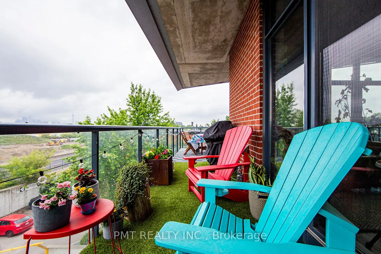 369 Sorauren Avenue #311