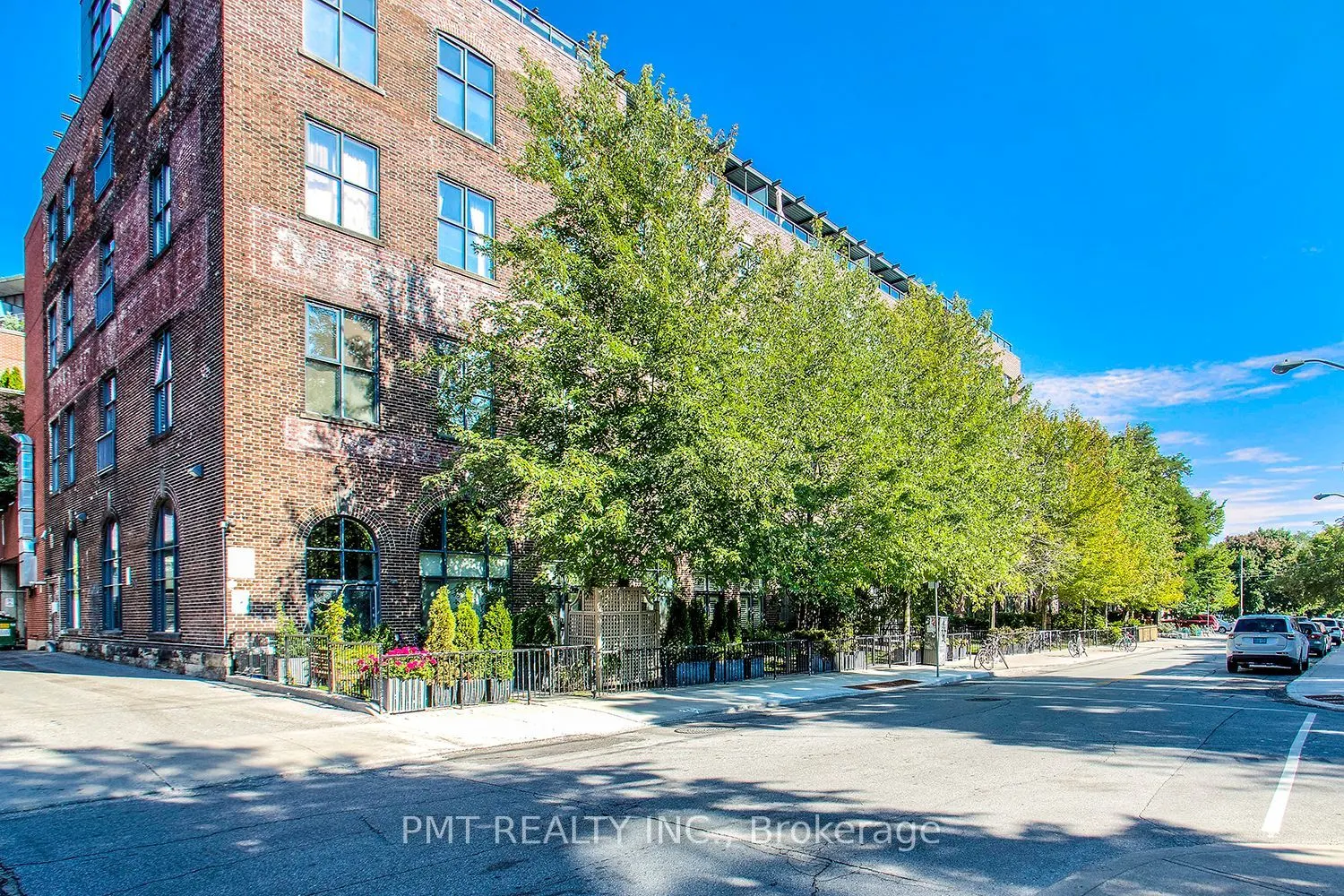 369 Sorauren Avenue #311