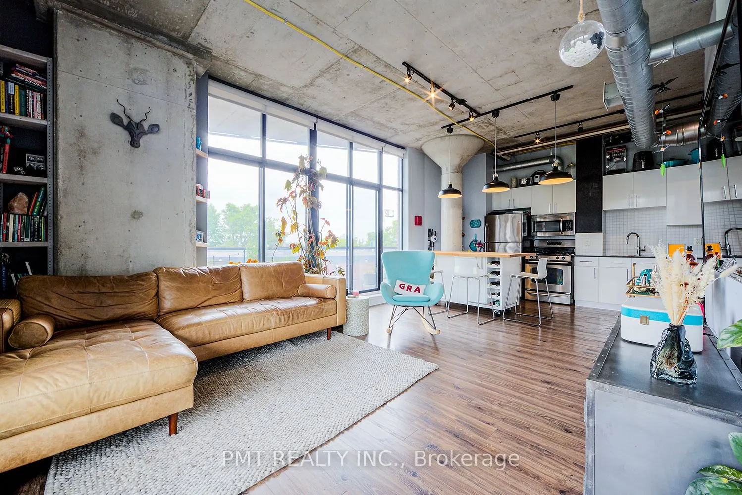 369 Sorauren Avenue #311