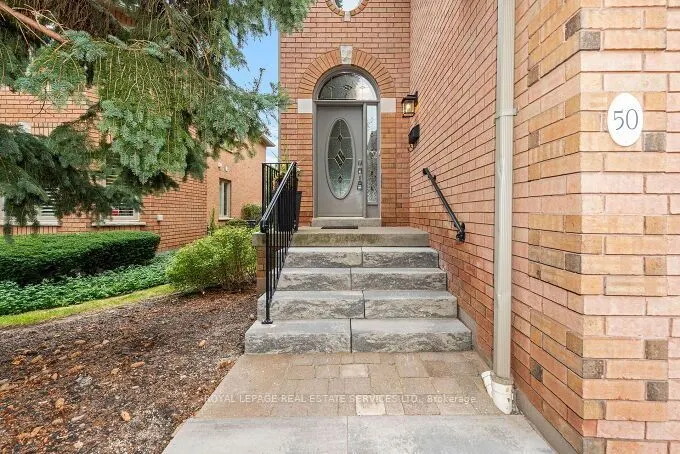 1905 Broad Hollow Gate #50