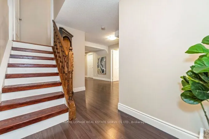 1905 Broad Hollow Gate #50