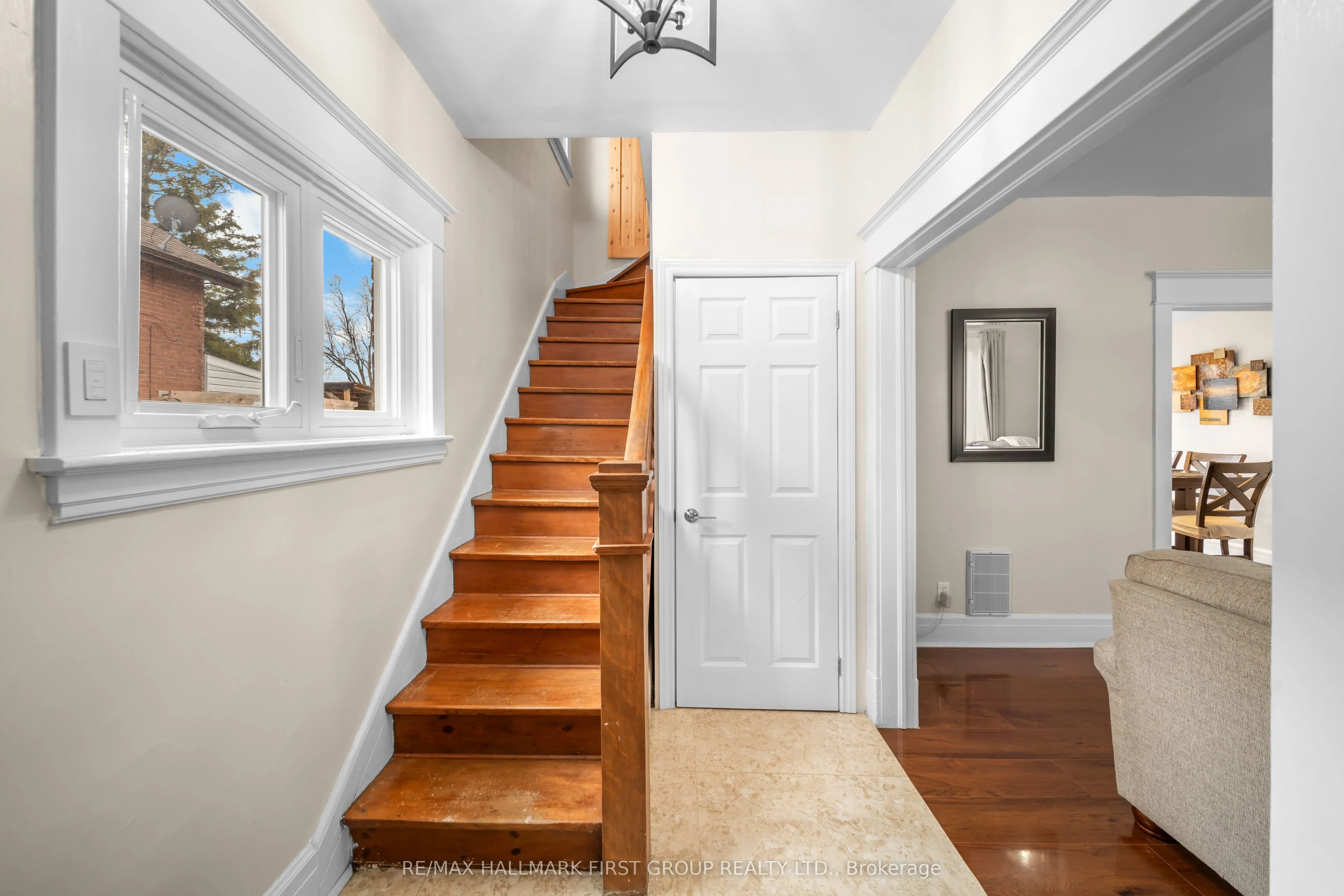 7 Mcmurchy Avenue S