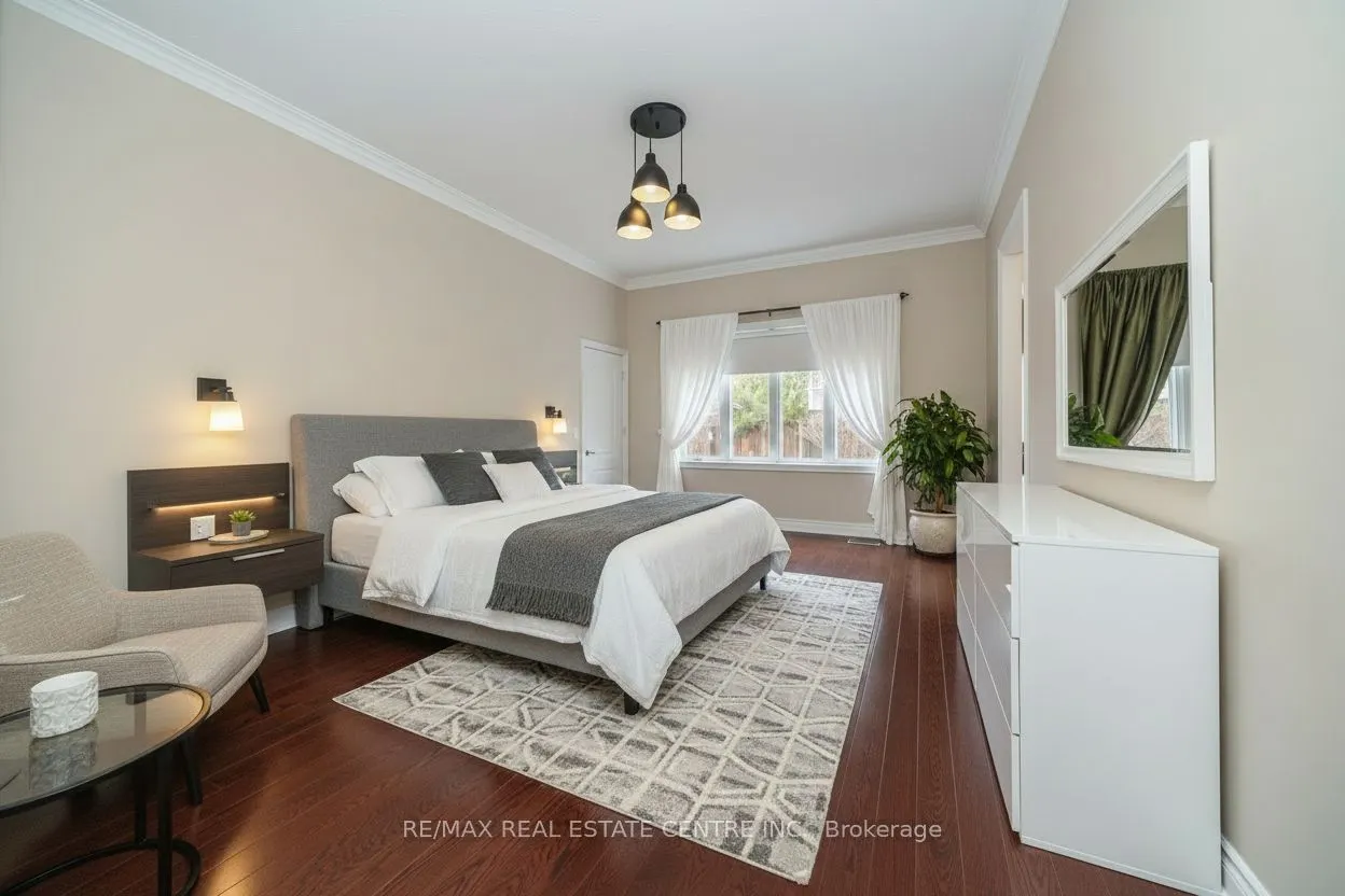 10 Eiffel Boulevard