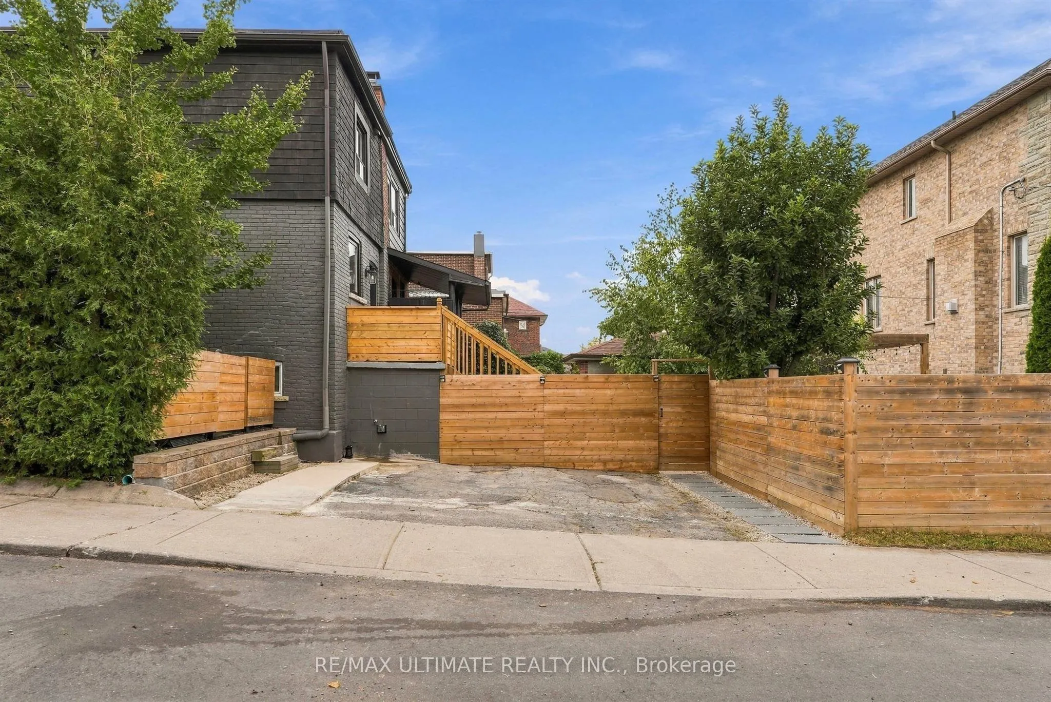 90 Rowntree Avenue