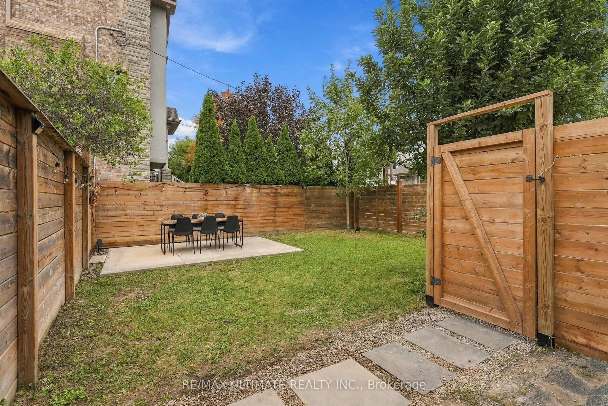 90 Rowntree Avenue